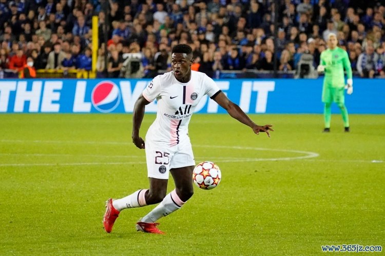 天外体育：曼联正在密切的眷注巴黎后卫努诺-门德斯