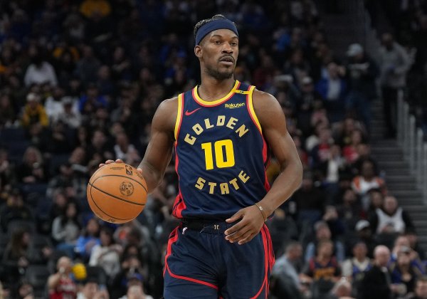 巴特勒带队稳住场面拿下收效体育集锦