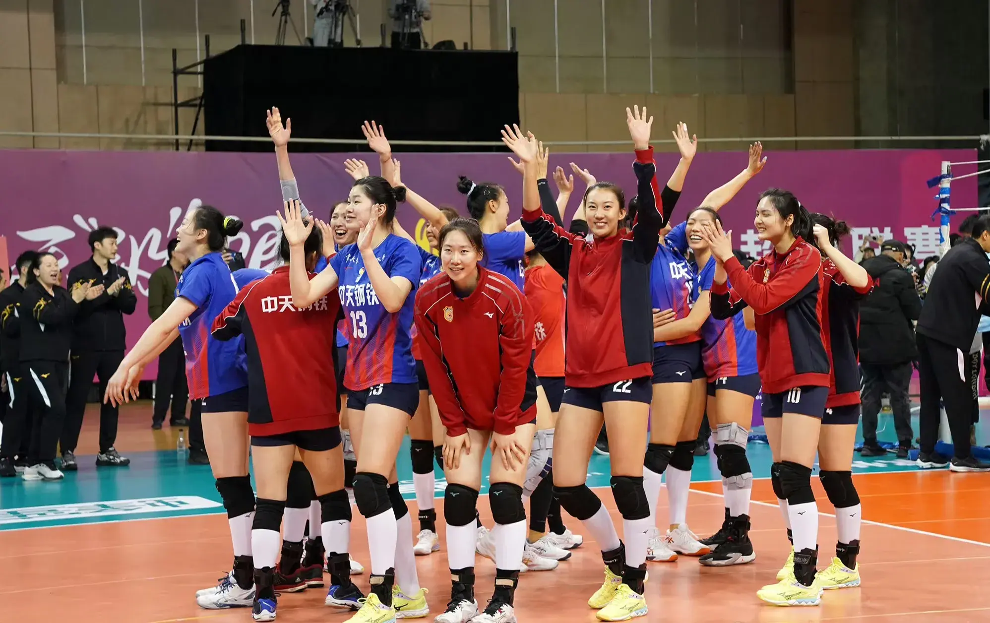 两个东谈主永恒是被拉出来作念对比体育集锦