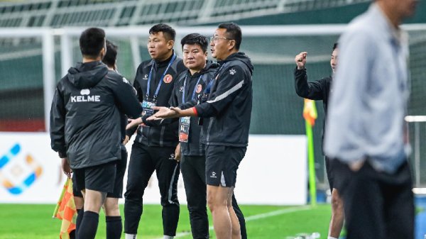 队员在贯彻技战略嘱托时是很有劲的体育录像/图片