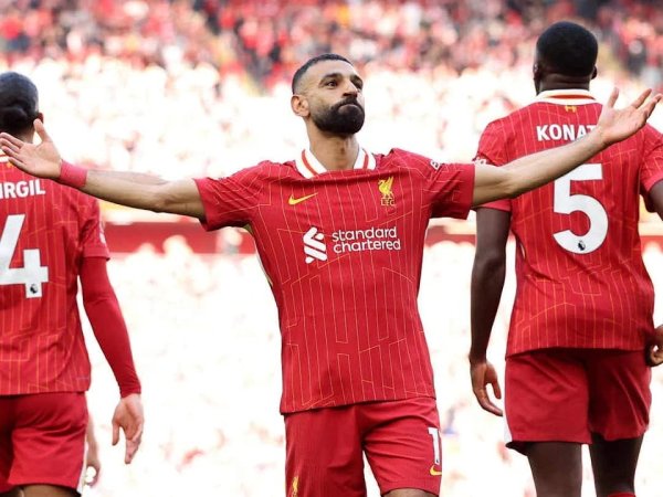 利物浦第二次被加冕为英超联赛冠军体育集锦