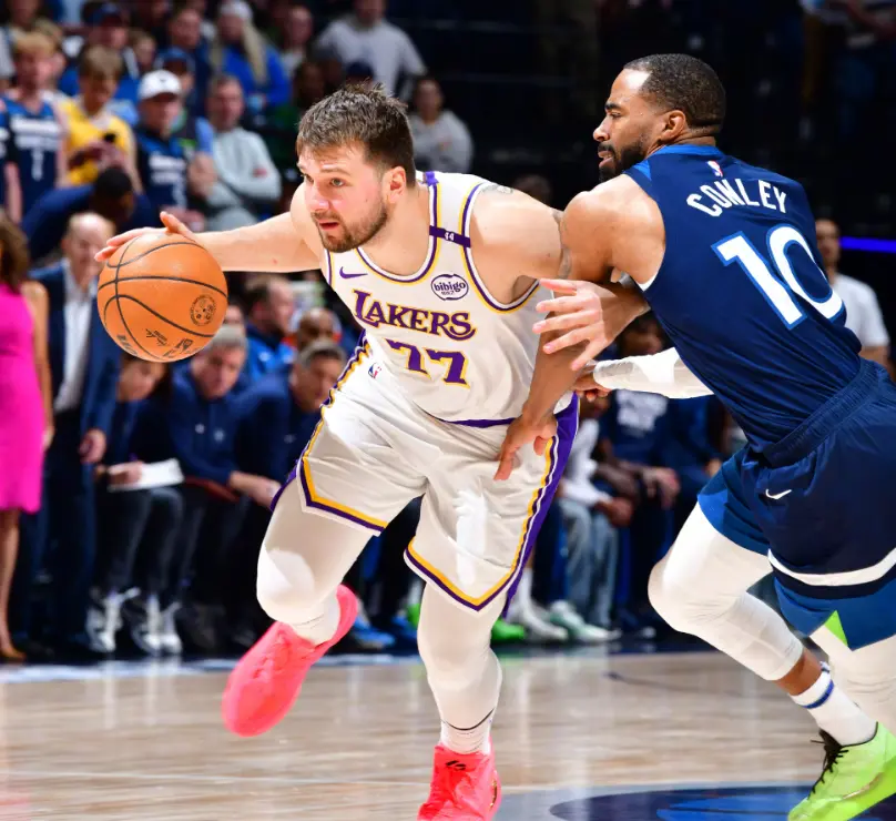 八村塁上篮得分后爱德华兹罚球2中2体育集锦