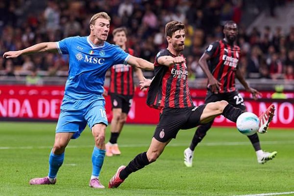 那不勒斯客场1-2负于米兰体育集锦